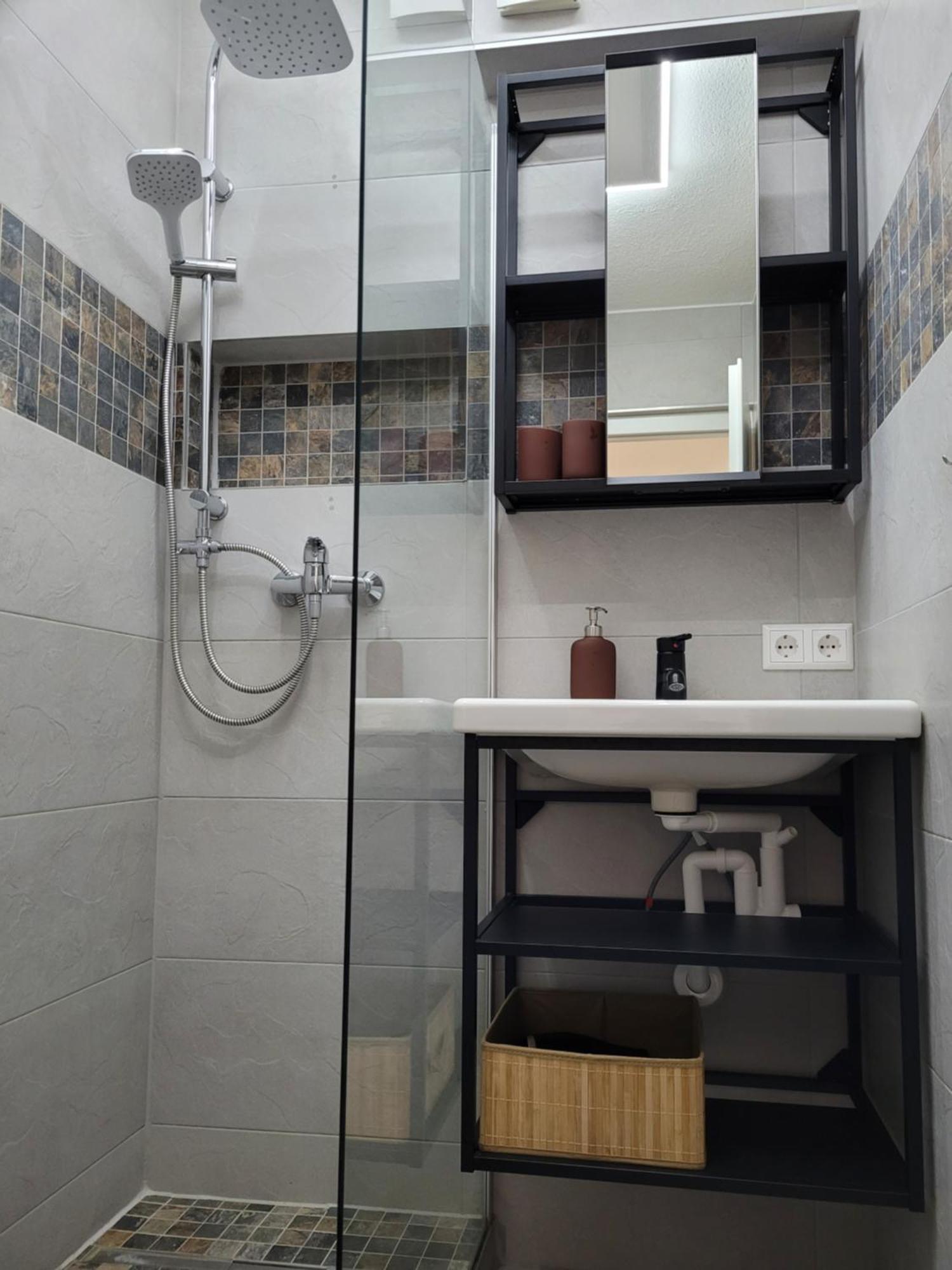 Living Flat, Eine Wohnung Mit Zwei Schlafzimmern Und Balkon Шорндорф Екстериор снимка