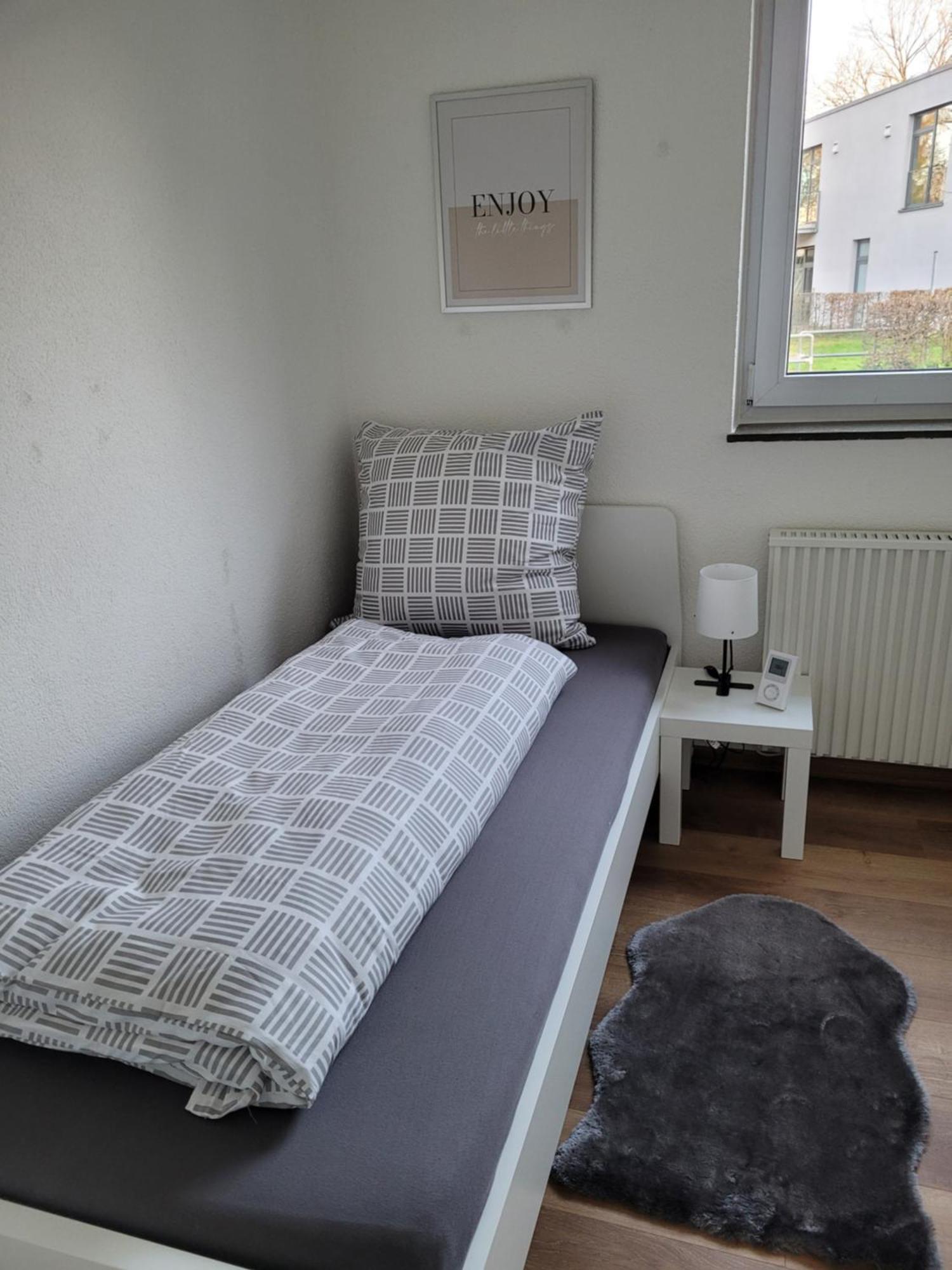 Living Flat, Eine Wohnung Mit Zwei Schlafzimmern Und Balkon Шорндорф Екстериор снимка