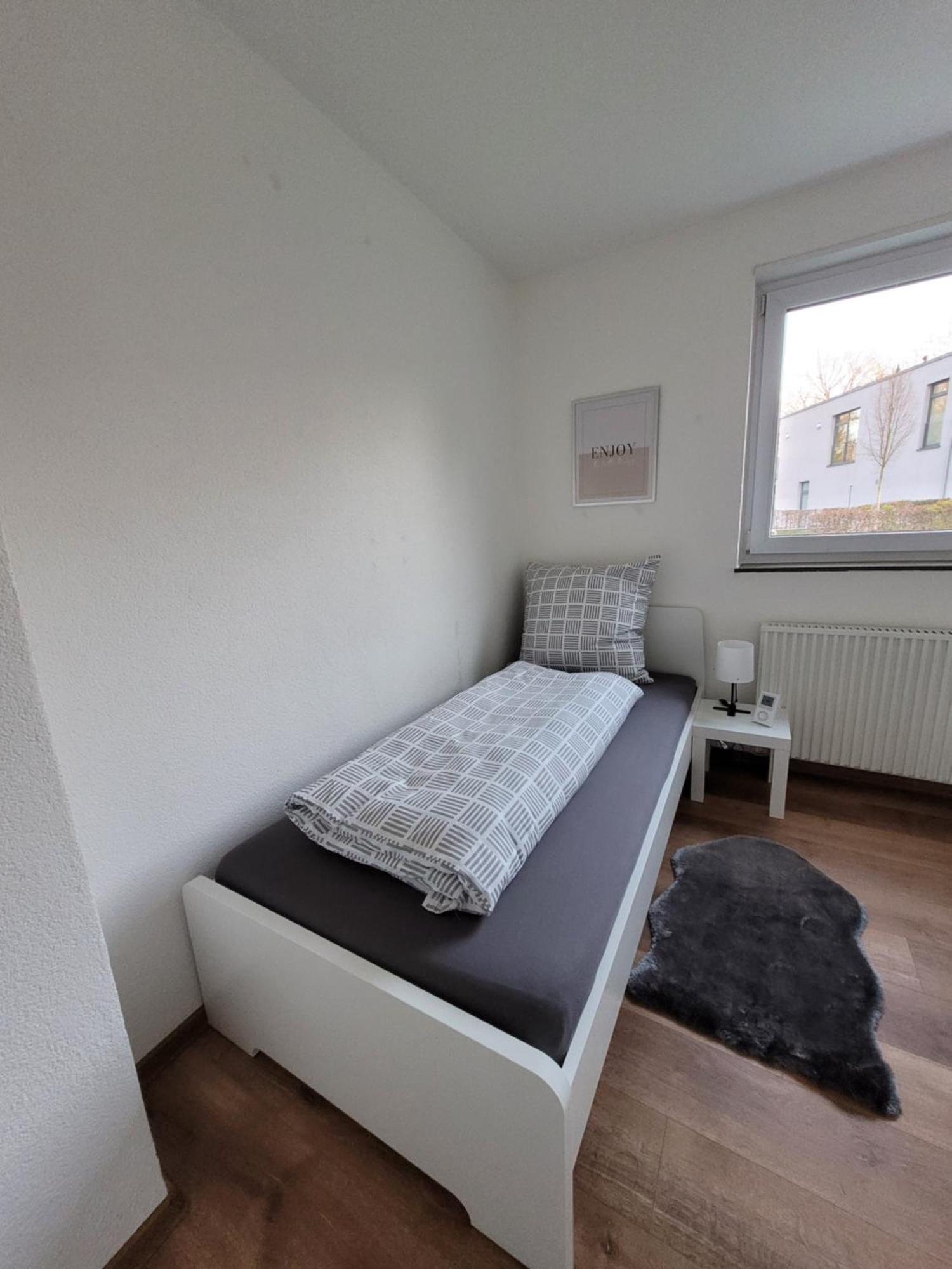 Living Flat, Eine Wohnung Mit Zwei Schlafzimmern Und Balkon Шорндорф Екстериор снимка