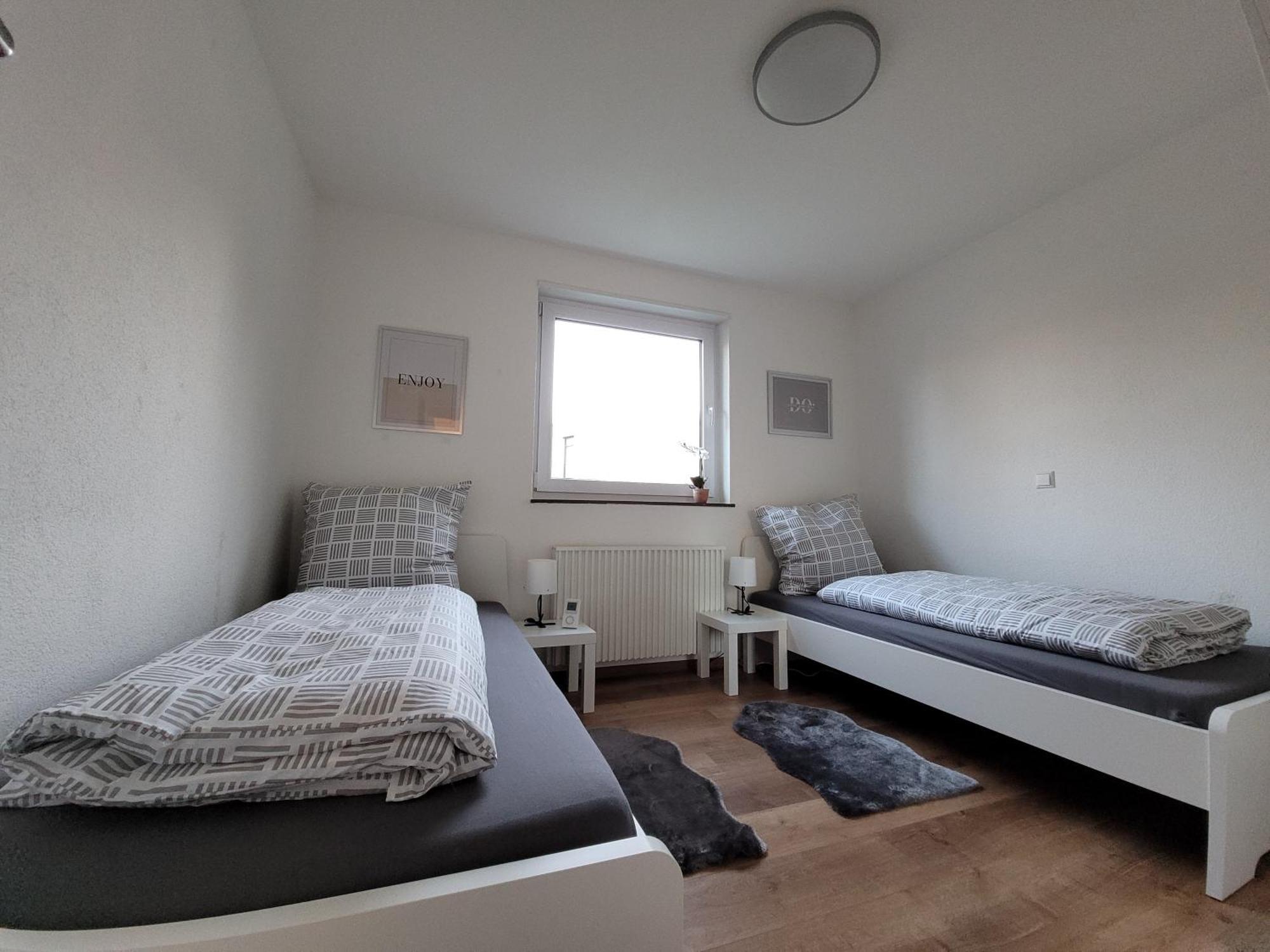 Living Flat, Eine Wohnung Mit Zwei Schlafzimmern Und Balkon Шорндорф Екстериор снимка