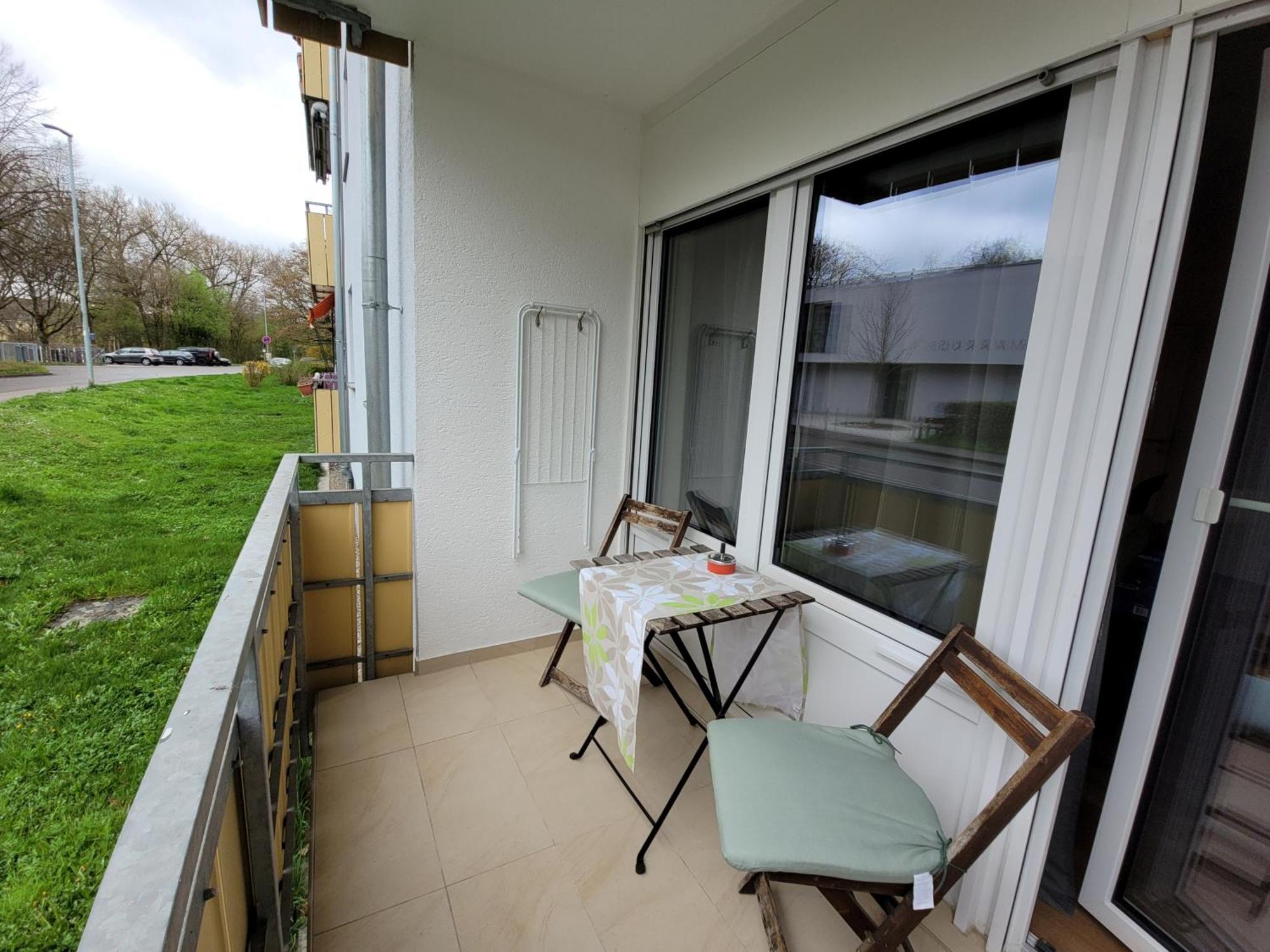 Living Flat, Eine Wohnung Mit Zwei Schlafzimmern Und Balkon Шорндорф Екстериор снимка