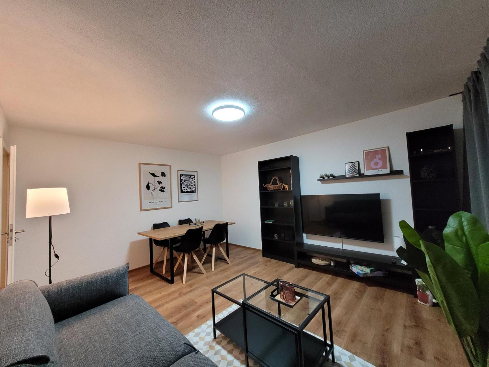 Living Flat, Eine Wohnung Mit Zwei Schlafzimmern Und Balkon Шорндорф Екстериор снимка