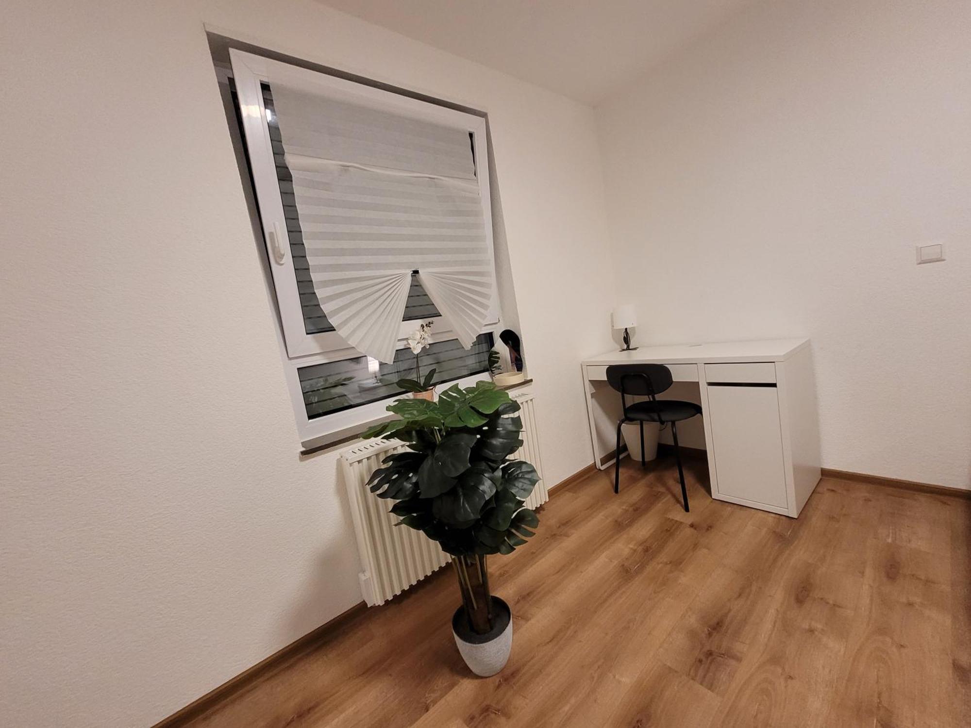 Living Flat, Eine Wohnung Mit Zwei Schlafzimmern Und Balkon Шорндорф Екстериор снимка